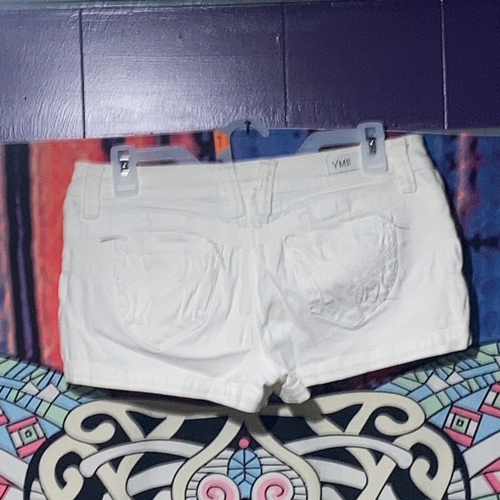 Shorts - Picture 2 of 3